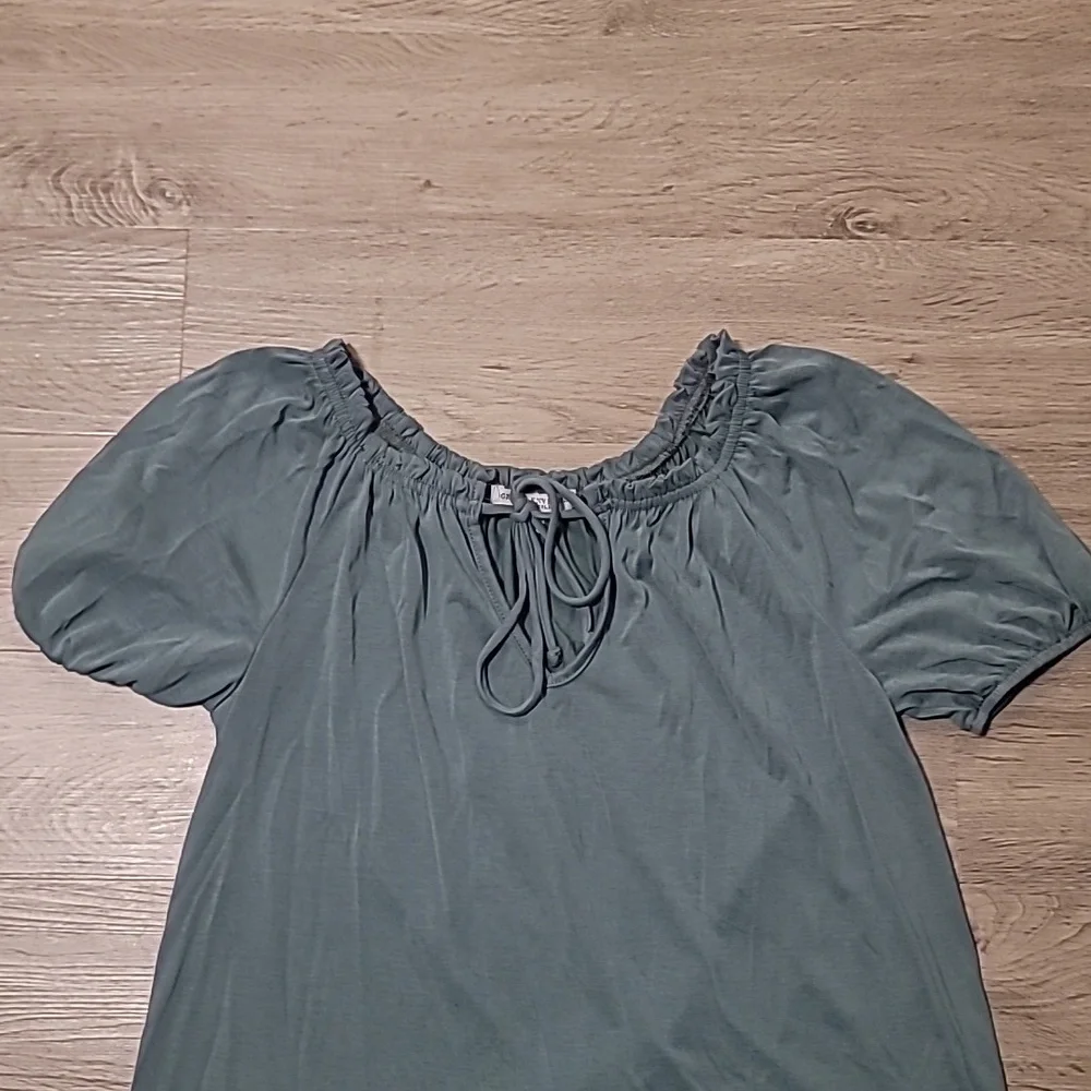 Green Envelop Los Angeles Green Puff Sleeve Top - Picture 2 of 6